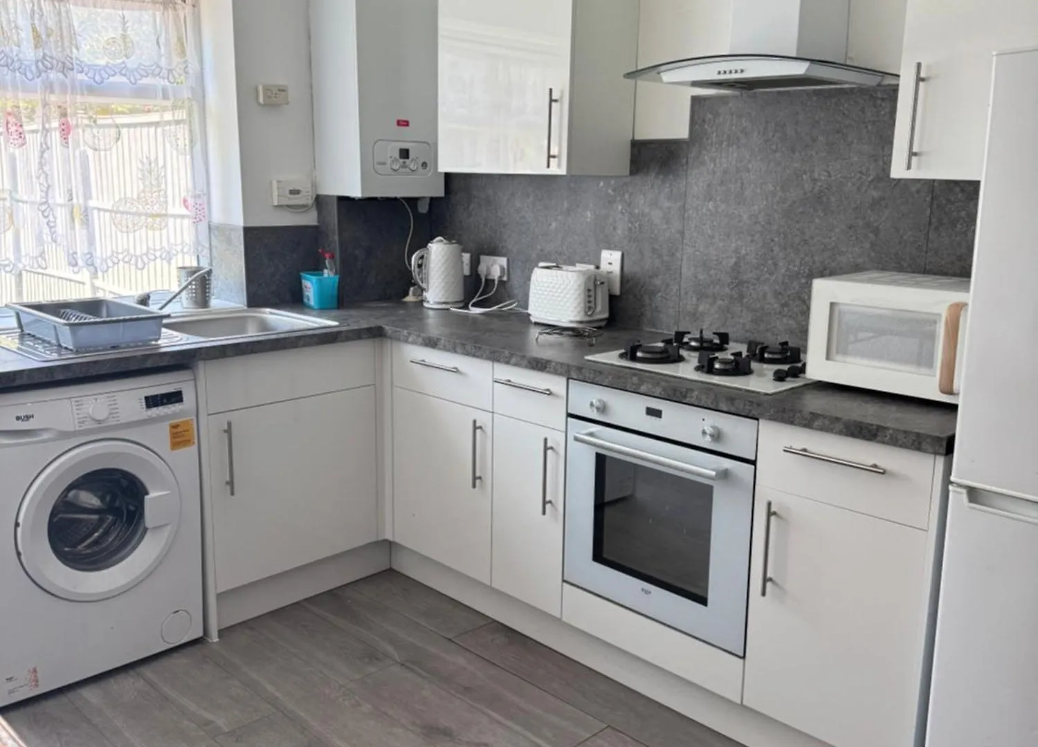 Apartment Barking Bliss-2 Bedroom,2 Bath, A Short Distance To Barking Station