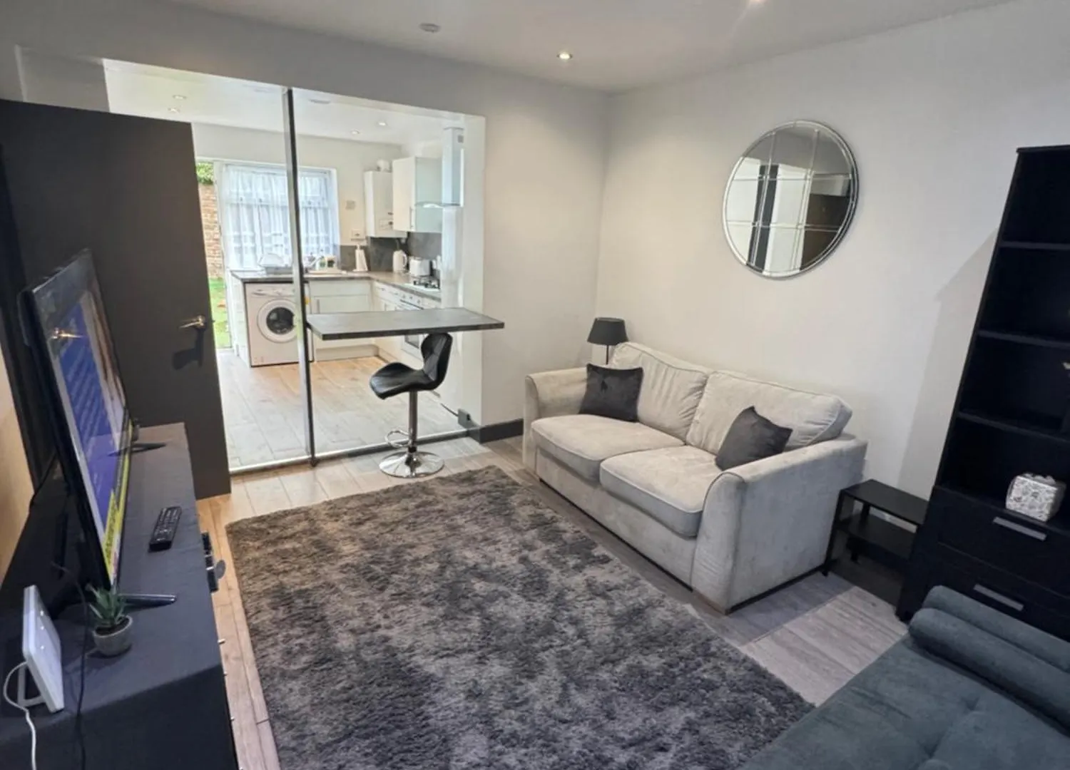 Barking Bliss-2 Bedroom,2 Bath, A Short Distance To Barking Station Apartment